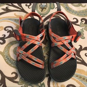Girl’s Chacos size 13